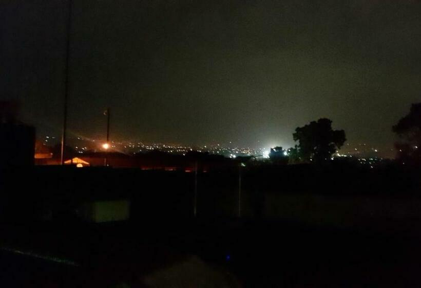 ベッドアンドブレックファースト Rest And Rise