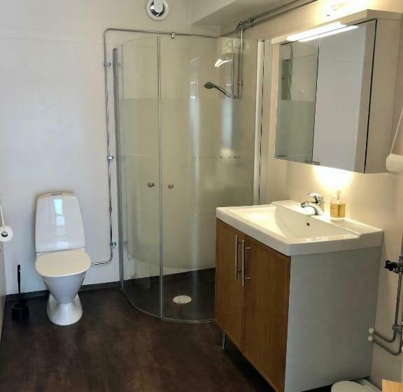 Henåns Hostel In The Marina