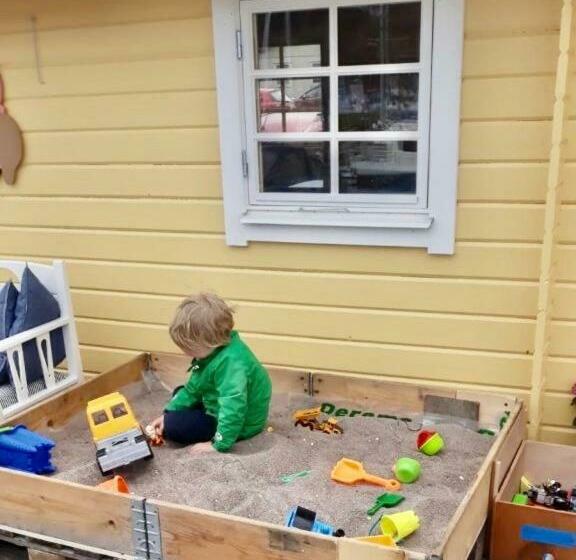 Henåns Hostel In The Marina