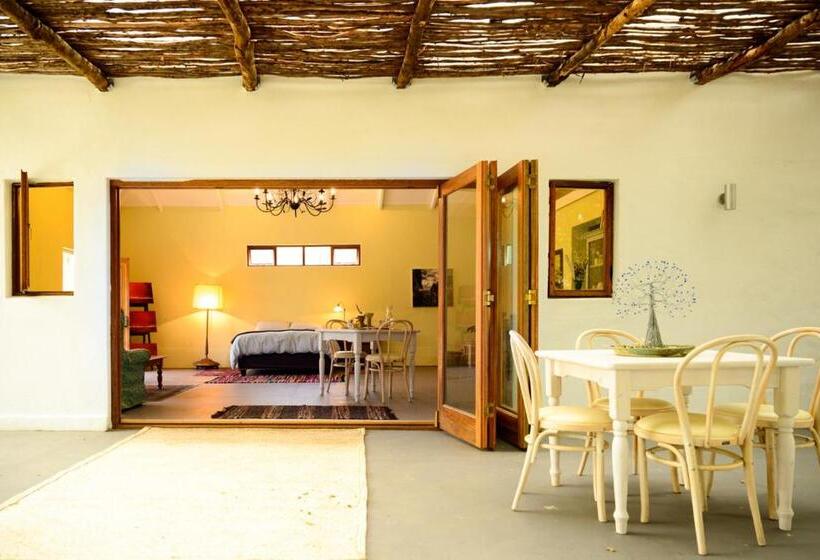 Отель Laughing Waters Farm