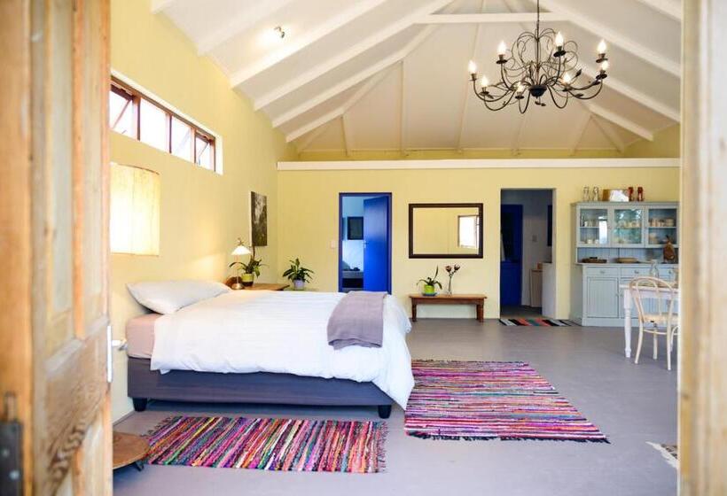 Отель Laughing Waters Farm