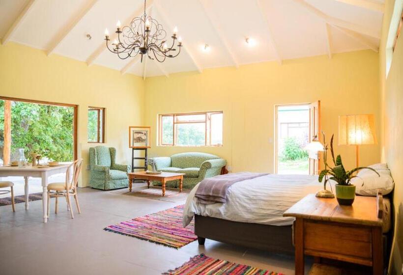 Отель Laughing Waters Farm