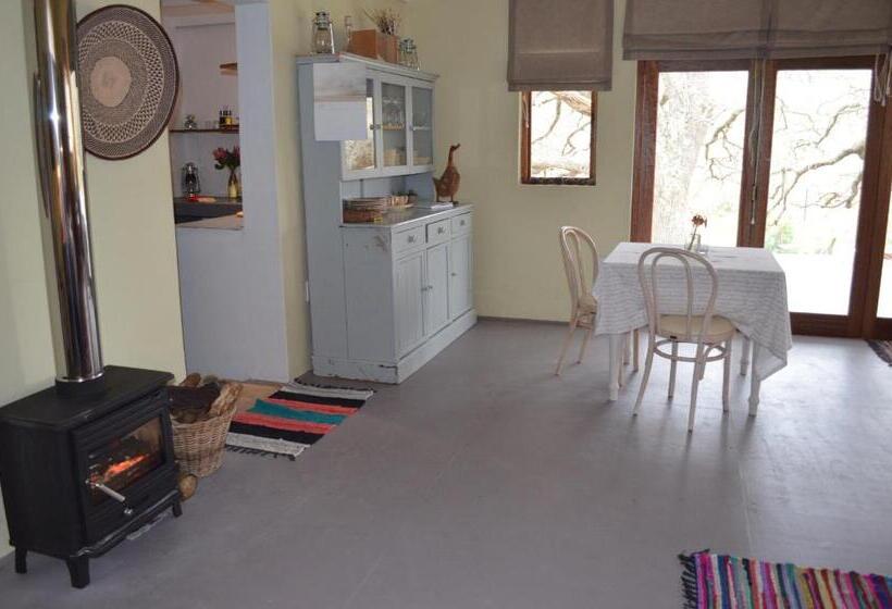 Отель Laughing Waters Farm