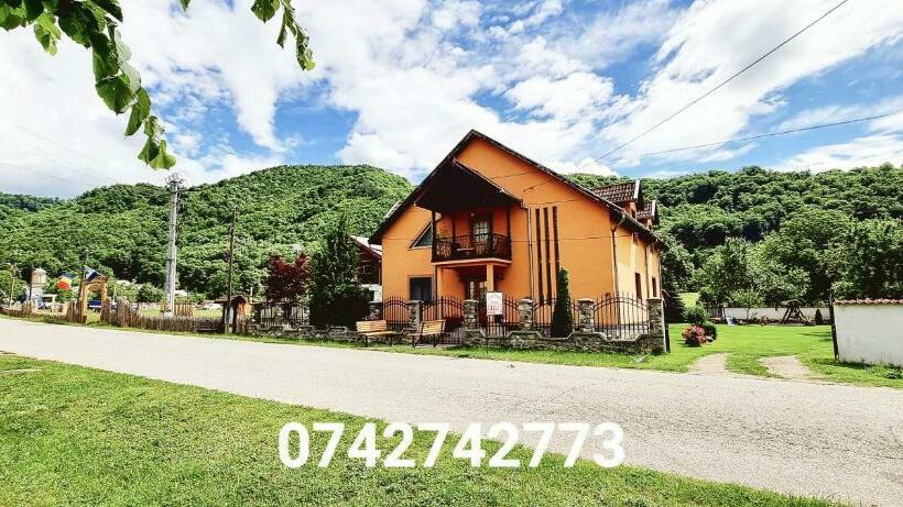 ホテル Pensiunea Miraj