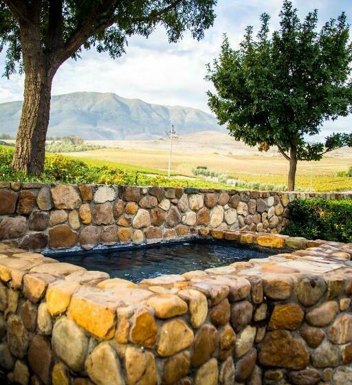 فندق Vineyard Cottage At Bosman Wines