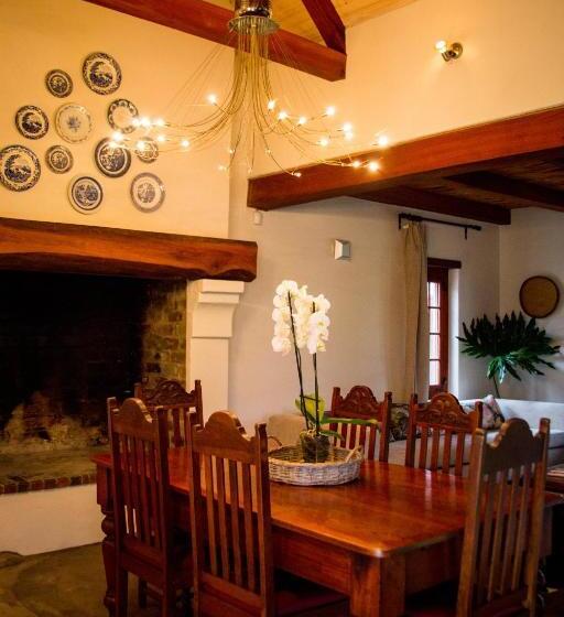 فندق Vineyard Cottage At Bosman Wines