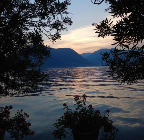 L Oleandro Sul Lago D Iseo B&b