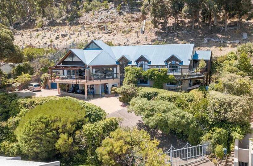 بنسيون Bayview Mountain Seafacing Cottages