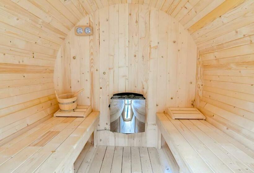 بنسيون Casa Nely