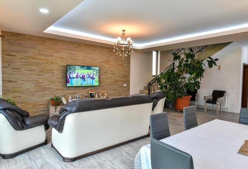 بنسيون Casa Nely