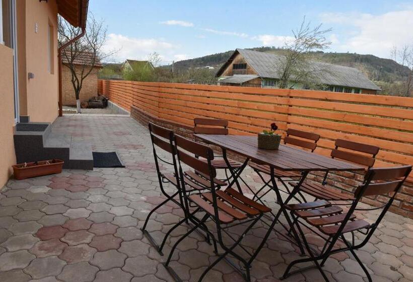 بنسيون Gizella Vendégház