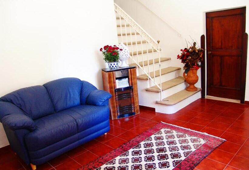 بنسيون La Bougainvillea