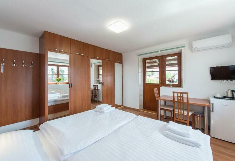 פנסיון Penzion Leknín