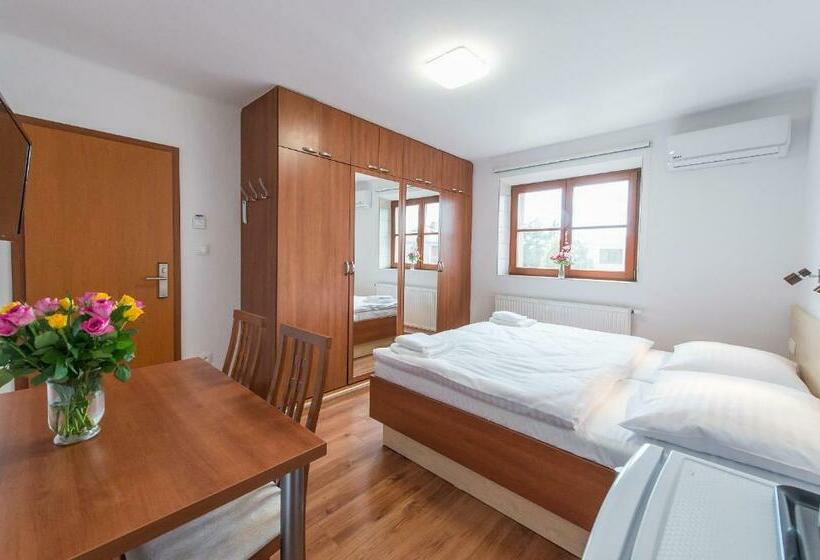 פנסיון Penzion Leknín