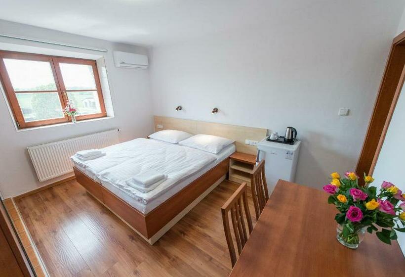 פנסיון Penzion Leknín