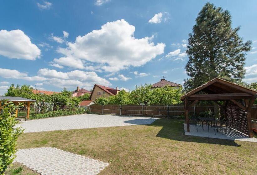 פנסיון Penzion Leknín