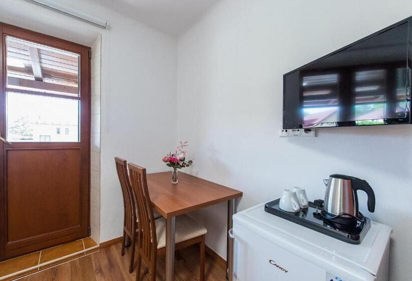 פנסיון Penzion Leknín