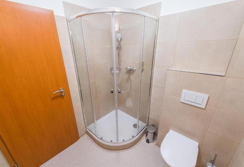 פנסיון Penzion Leknín