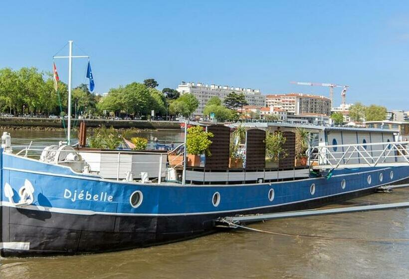 פנסיון Péniche Djebelle