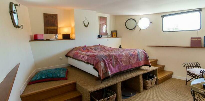 פנסיון Péniche Djebelle