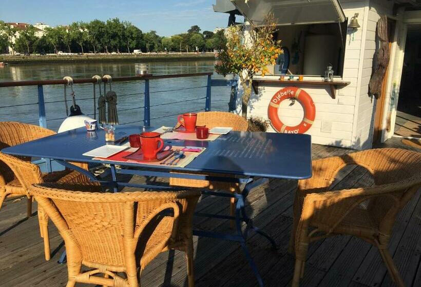 פנסיון Péniche Djebelle