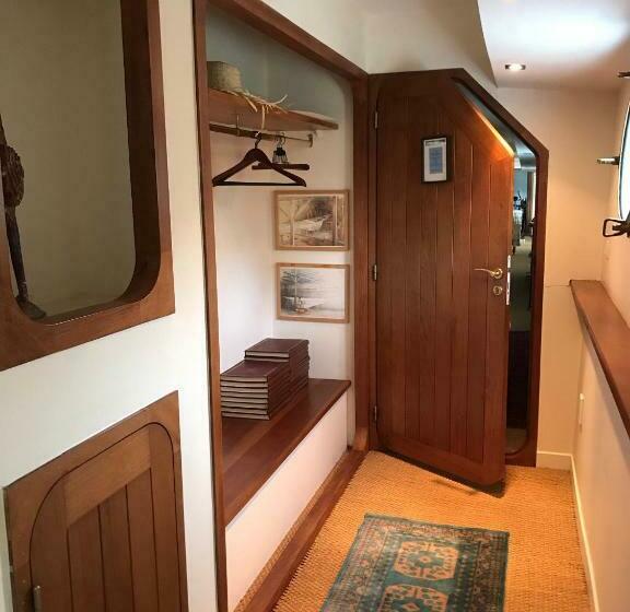 פנסיון Péniche Djebelle