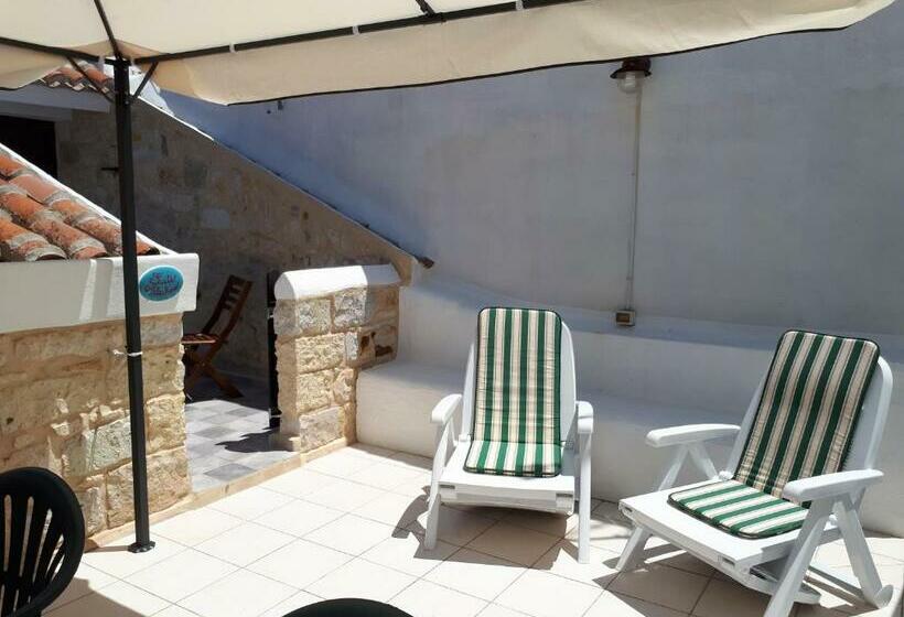 פנסיון Sibilla Family Suites