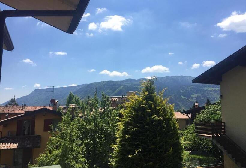 פנסיון Villa Romeo   Acero Rosso