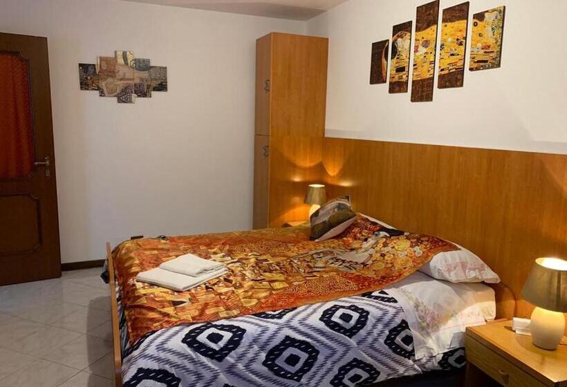 פנסיון Villa Romeo   Acero Rosso