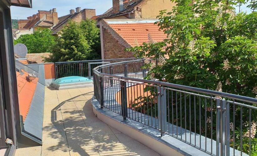 Piacsek Apartmanház