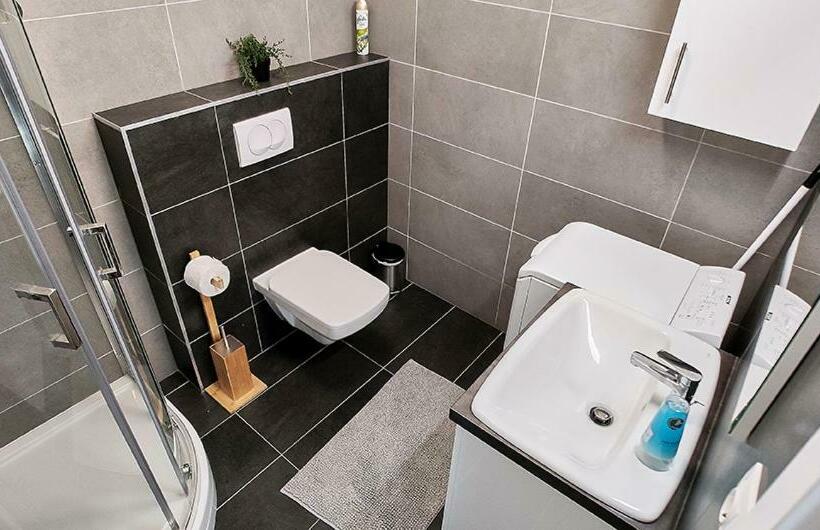 Piacsek Apartmanház