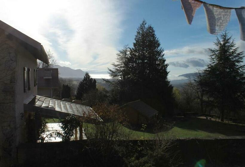 ベッドアンドブレックファースト Chez Louve Bleue