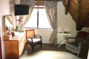 تختخواب و صبحانه Du Barry Guest House