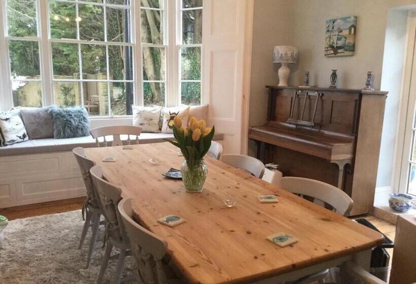 مبيت وإفطار Glebe House