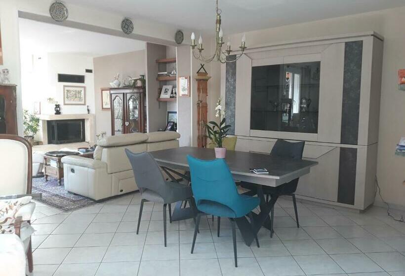 ベッドアンドブレックファースト Le Champ Du Petit Bois