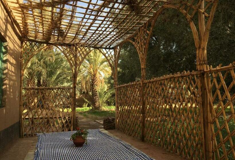 ベッドアンドブレックファースト Le Jardin Des Grenadiers