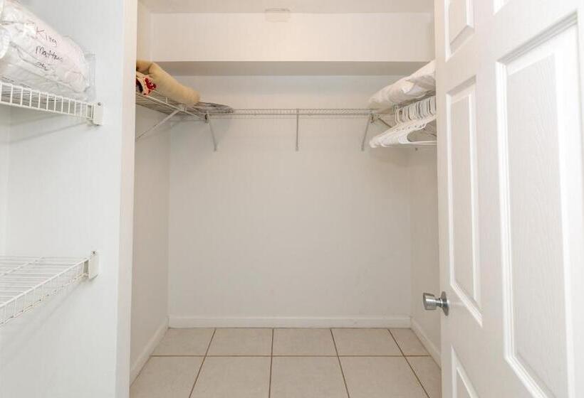 Destin Towers Middle Unit On The Beach!