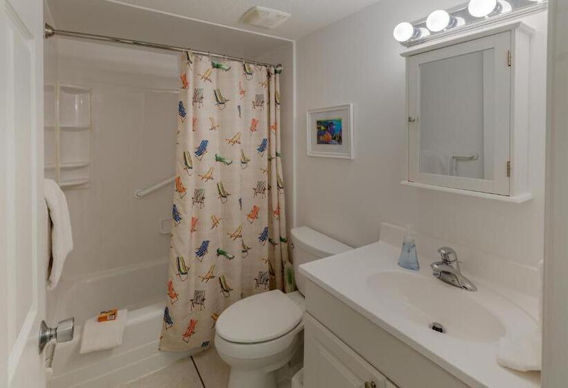 Destin Towers Middle Unit On The Beach!