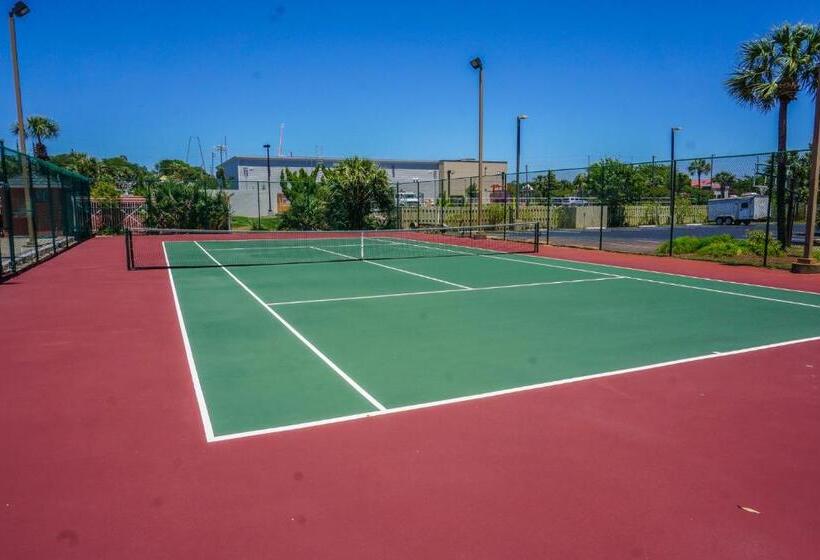 Destin Towers Middle Unit On The Beach!