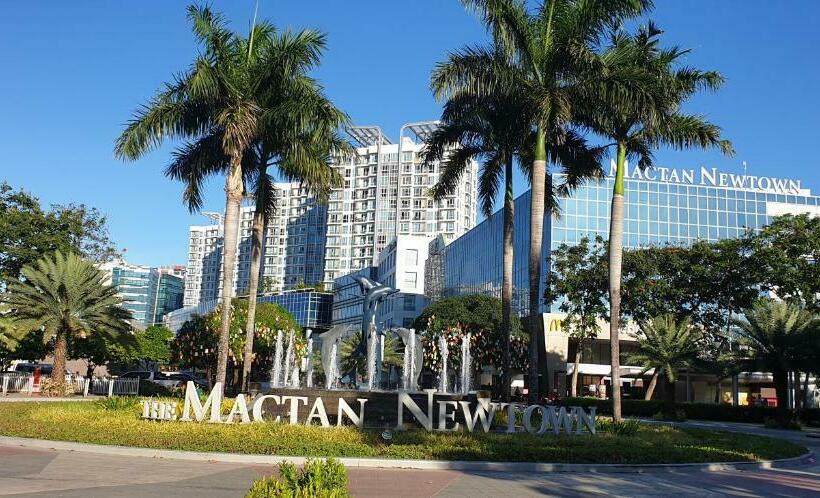 Mactan Newtown With Sun Set And Garden View