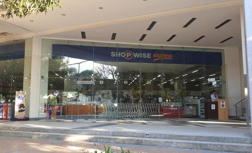 Mactan Newtown With Sun Set And Garden View