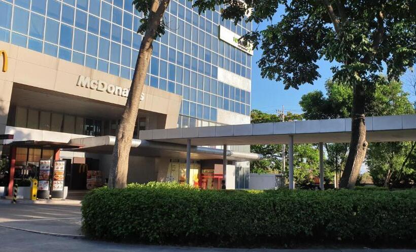 Mactan Newtown With Sun Set And Garden View