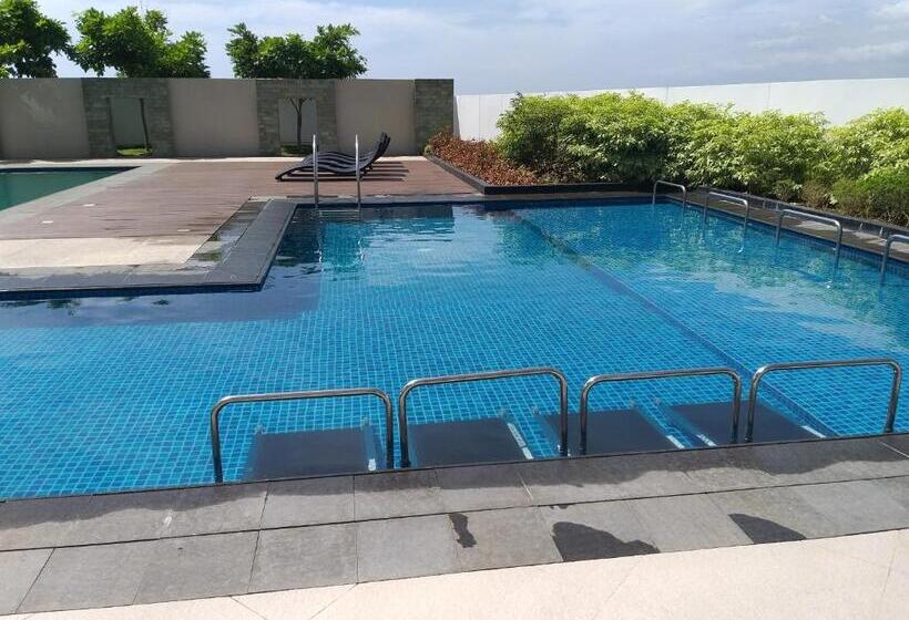 Mactan Newtown With Sun Set And Garden View