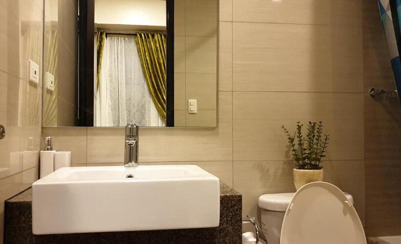 Mactan Newtown With Sun Set And Garden View