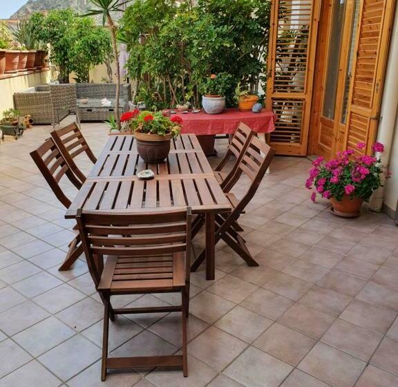 膳宿费 Bristol Apartment