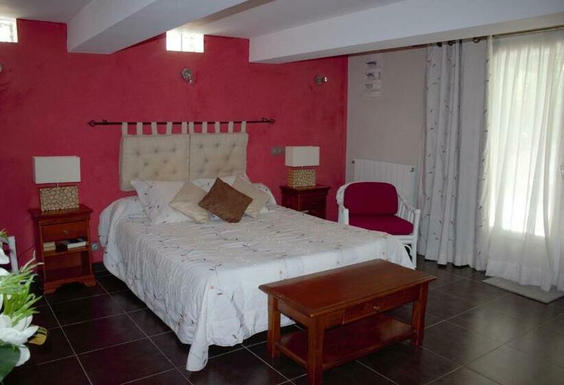 膳宿费 Clôt De Félines Chambre Spacieuse