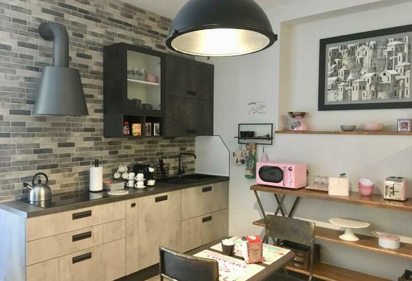 펜션 Industrial Chic House   Private Parking