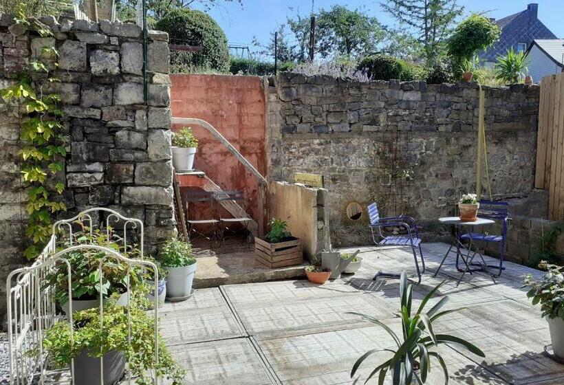 פנסיון L Eglantine