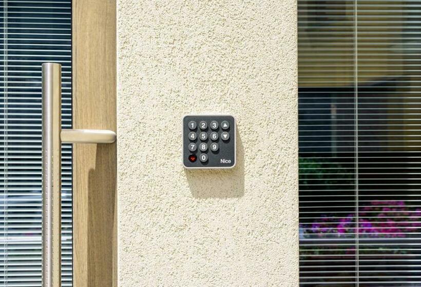 بنسيون Le Rondini