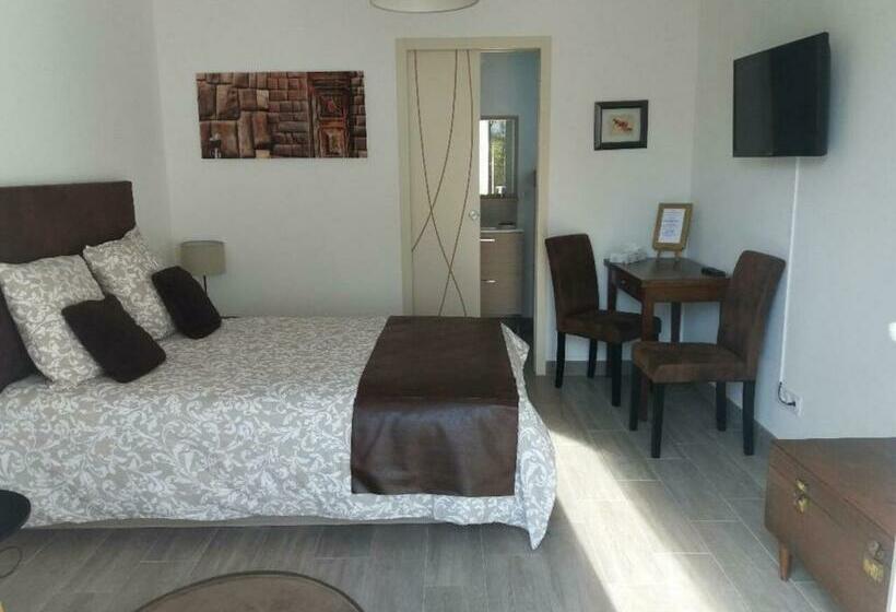 مبيت وإفطار 33 Bis